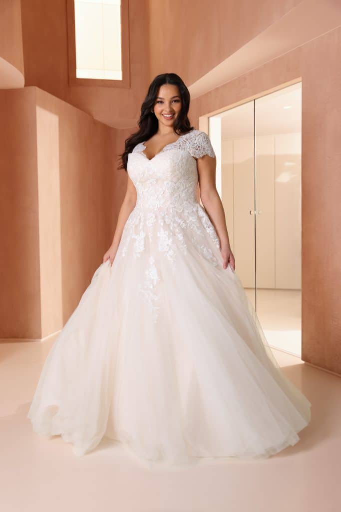 Abigail-front-AzureeBridal-LS-0671