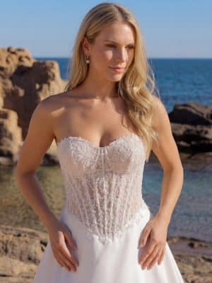 Fabulous-Azuree Bridal-Close