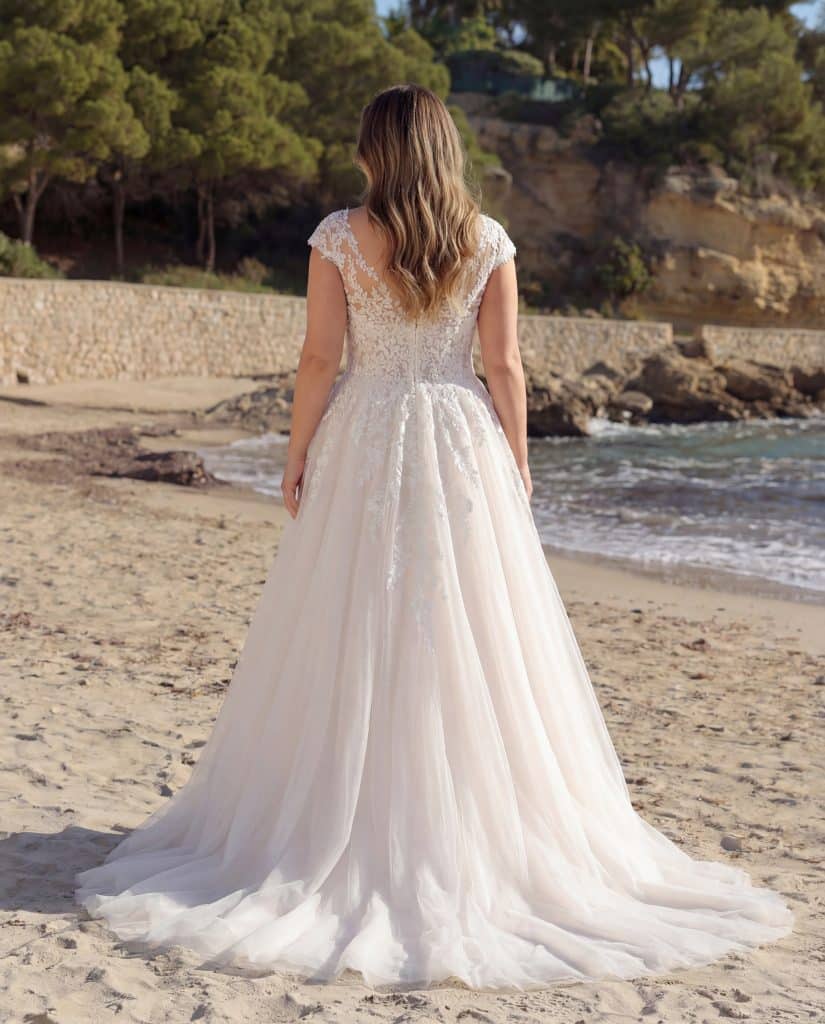 Feeney-Azuree Curvy-Back