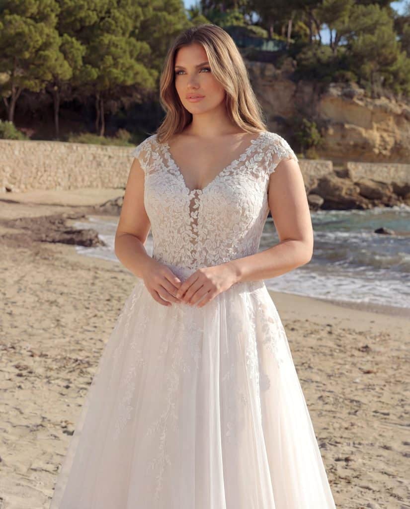 Feeney-Azuree Curvy-Close