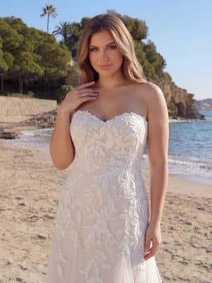 Fenna-Azuree Curvy-Close
