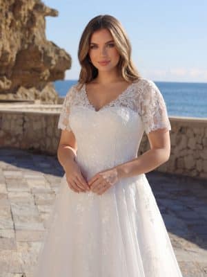 Fiene-Azuree Curvy-Close