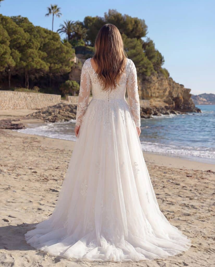 Finja-Azuree Curvy-Back