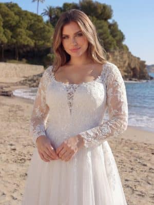 Finja-Azuree Curvy-Close