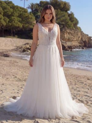 Finnegan-Azuree Curvy-Front
