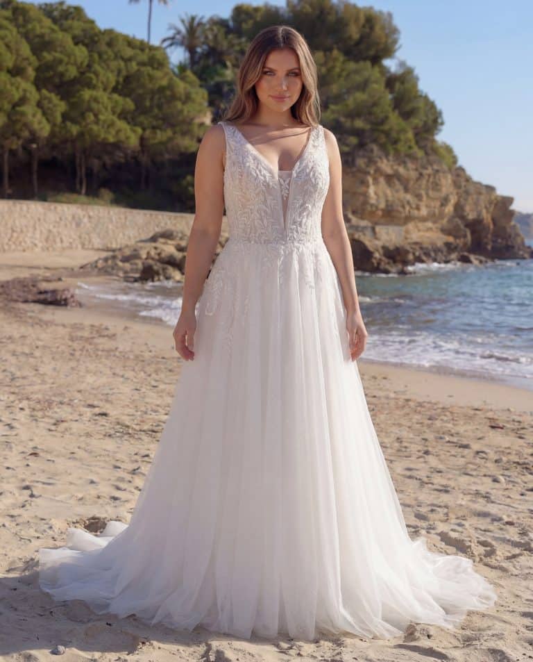 Finnegan-Azuree Curvy-Front