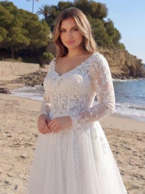 Fjolla-Azuree Curvy-Close
