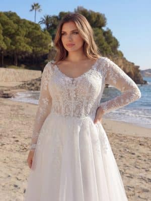 Florentina-Azuree Curvy-Close