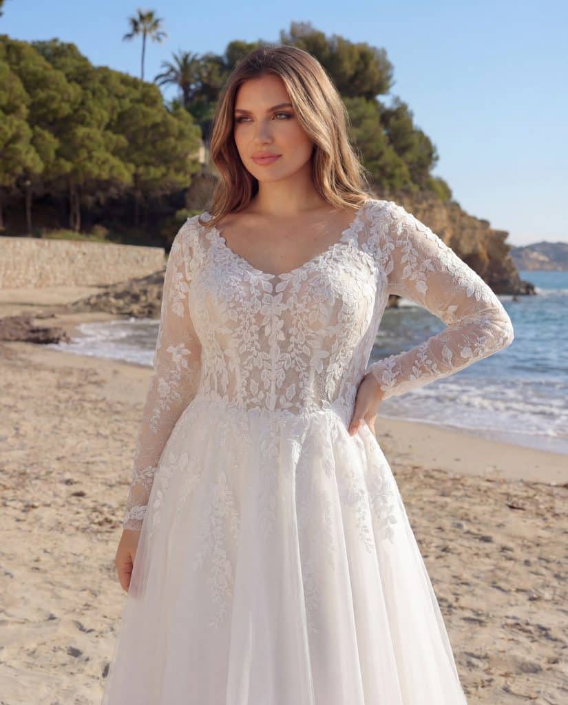 Florentina-Azuree Curvy-Close