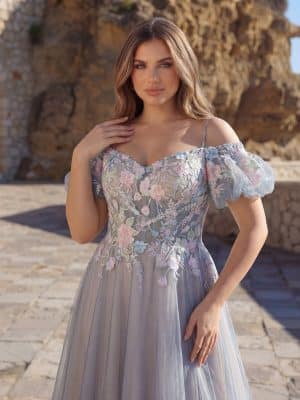 Haya-Azuree Curvy-Close