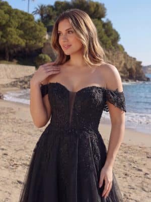 Heath-Azuree Curvy-Close