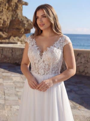 Hendrix-Azuree Curvy-Close
