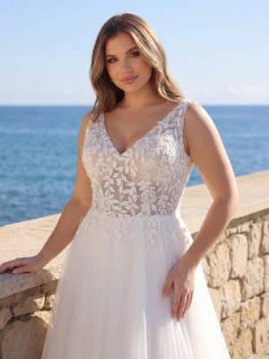 Hero-Azuree Curvy-Close